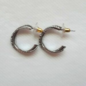 Silver tone twist hoop earrings